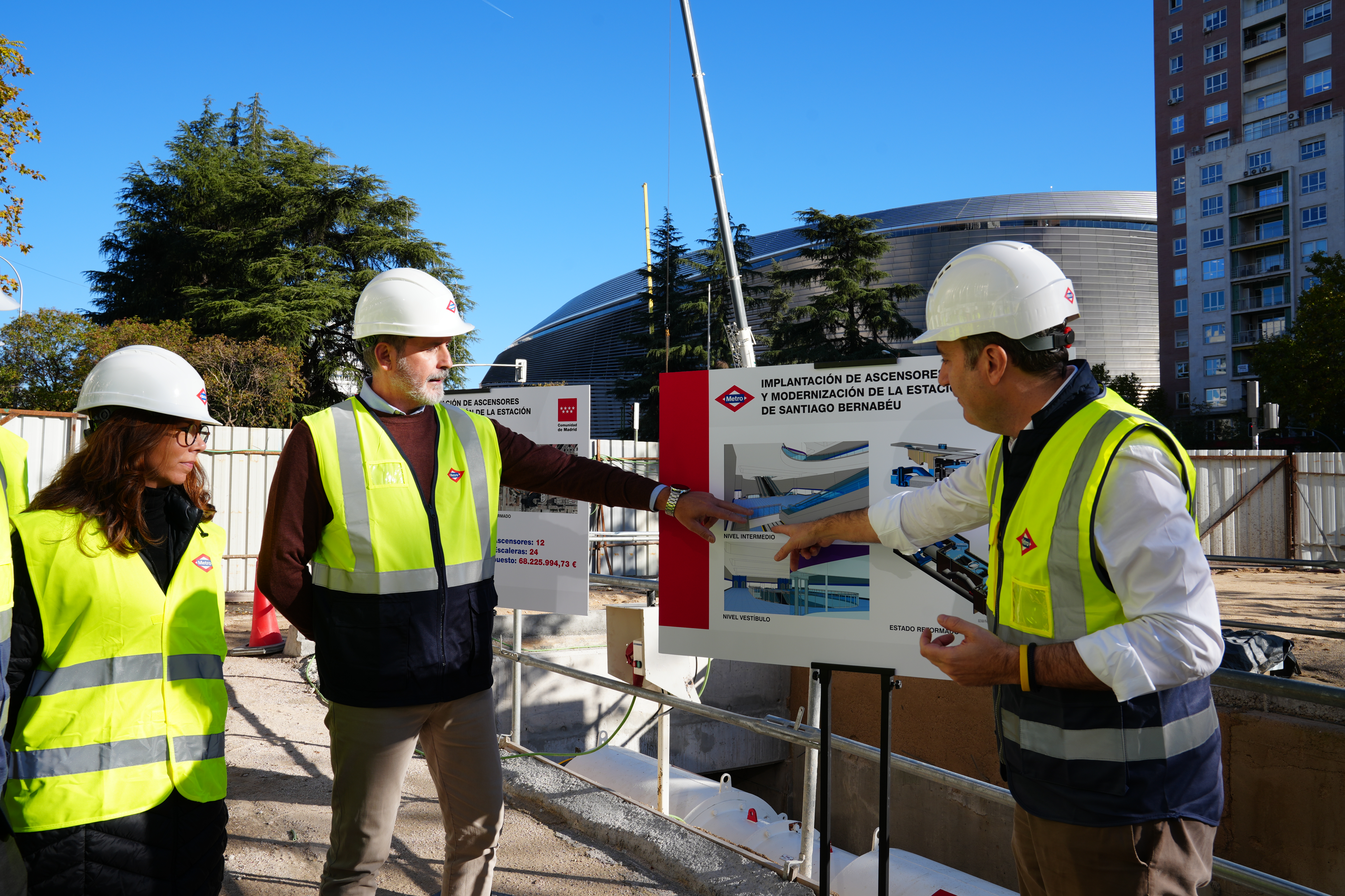 El viceconsejero García visita las obras de renovación de la estación Bernabéu