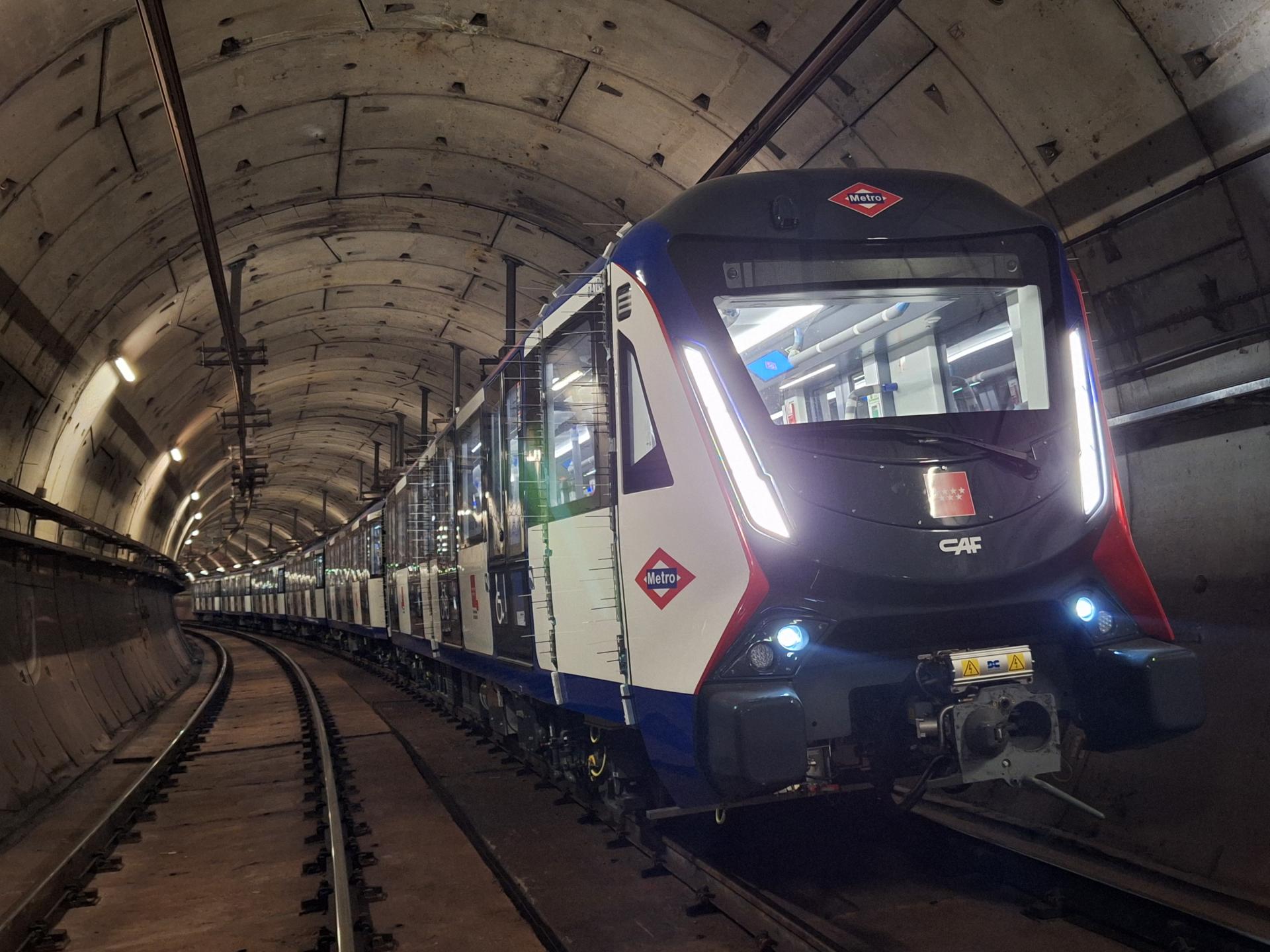 Tren automático circulando en pruebas